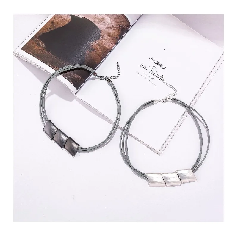 Popular Hot-selling Foreign Trade Fashion Simple Quadrilateral Pendant Women's Short Metal Short Necklace
Popular Hot-selling Foreign Trade Fashion Simple Quadrilateral Pendant Women's Short Metal Short Necklace