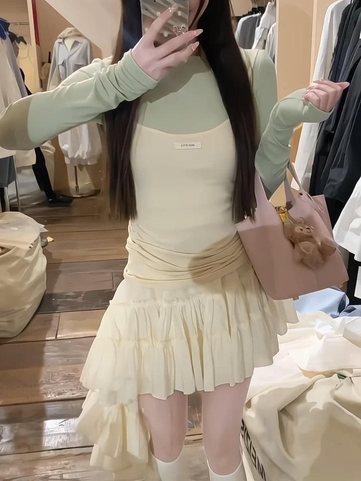 Korean Style Cream Long Sleeve Vest And Shorts Two Piece Set for Young Women Spring Fashion Outfit Slimming Effect
Korean Style Cream Long Sleeve Vest And Shorts Two Piece Set for Young Women Spring Fashion Outfit Slimming Effect