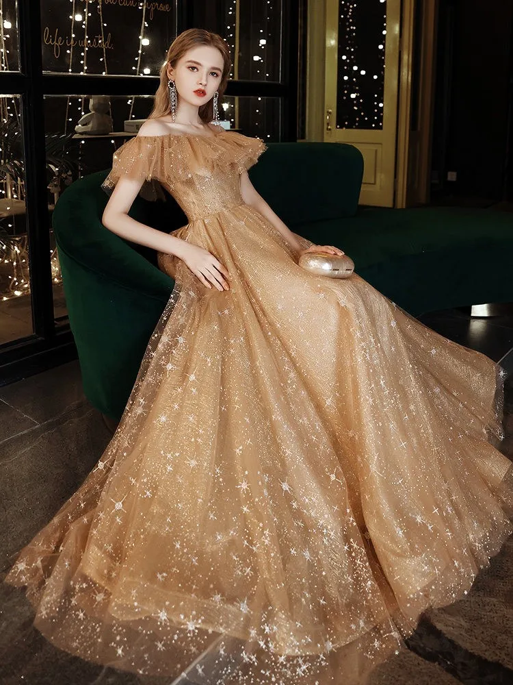 A new one-shoulder elegant and light luxury dress for banquet hosts
A new one-shoulder elegant and light luxury dress for banquet hosts