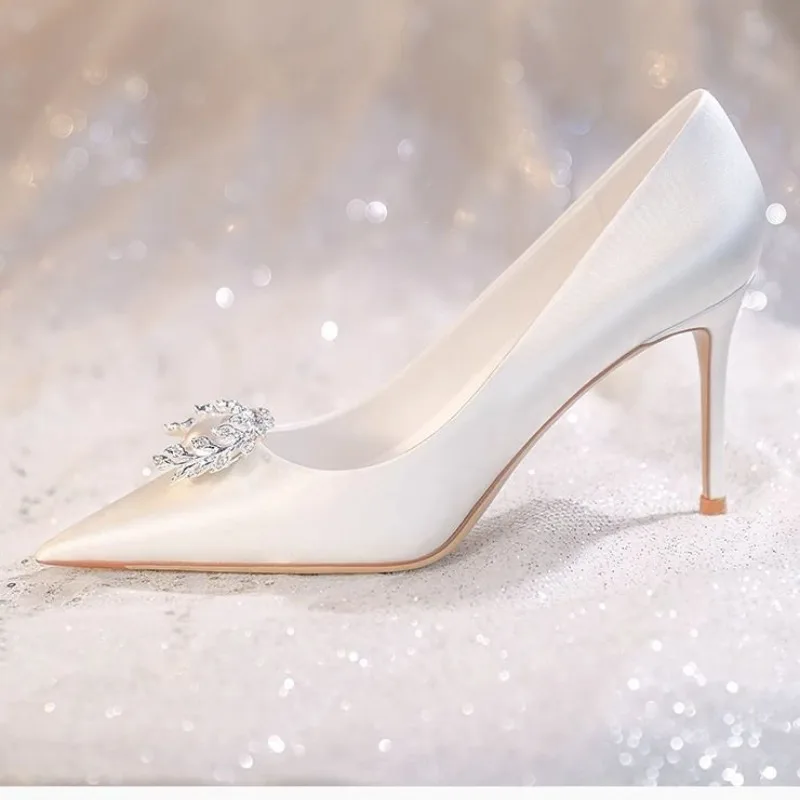 Woman 2026 Trend Luxury Pumps Pointed Toe Party Ladies Shoes High Heels Pumps White Wedding Shoes Rhinestone Women's Shoes
Woman 2026 Trend Luxury Pumps Pointed Toe Party Ladies Shoes High Heels Pumps White Wedding Shoes Rhinestone Women's Shoes