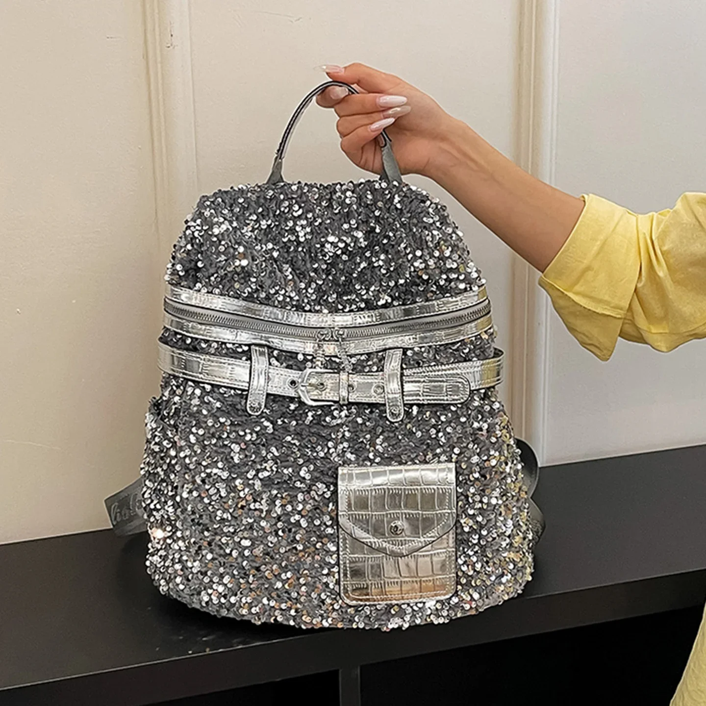 Trendy Silver Sequin Backpack Shiny Glitter Casual Bag Women Multi functional Handheld Crossbody Shoulder Bag Daily Party Travel
Trendy Silver Sequin Backpack Shiny Glitter Casual Bag Women Multi functional Handheld Crossbody Shoulder Bag Daily Party Travel