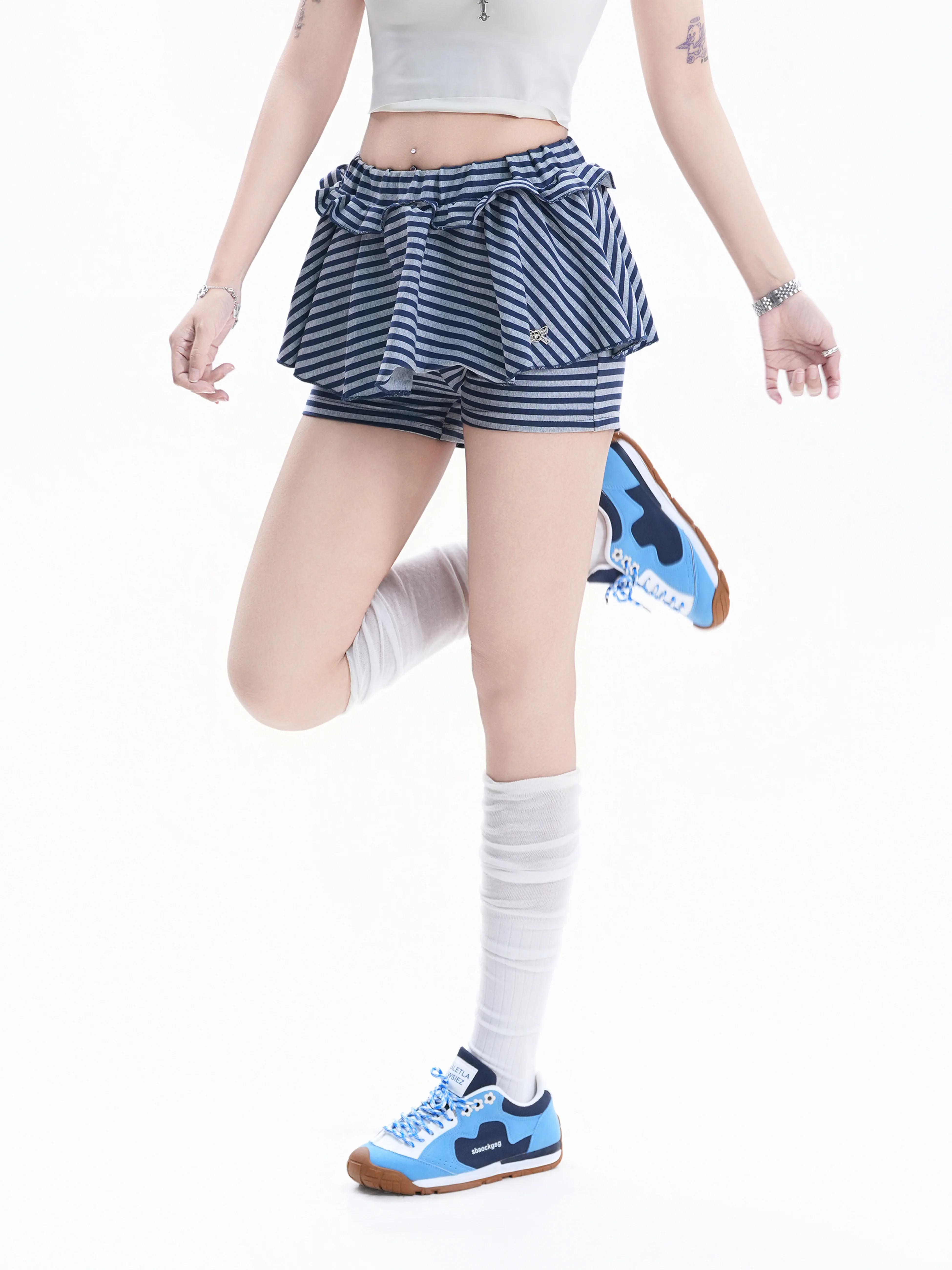 High Waist Striped Shorts for Women with Bow Tie Rivets American Retro Style College Fashion Slimming Fake Two-Piece Set
High Waist Striped Shorts for Women with Bow Tie Rivets American Retro Style College Fashion Slimming Fake Two-Piece Set