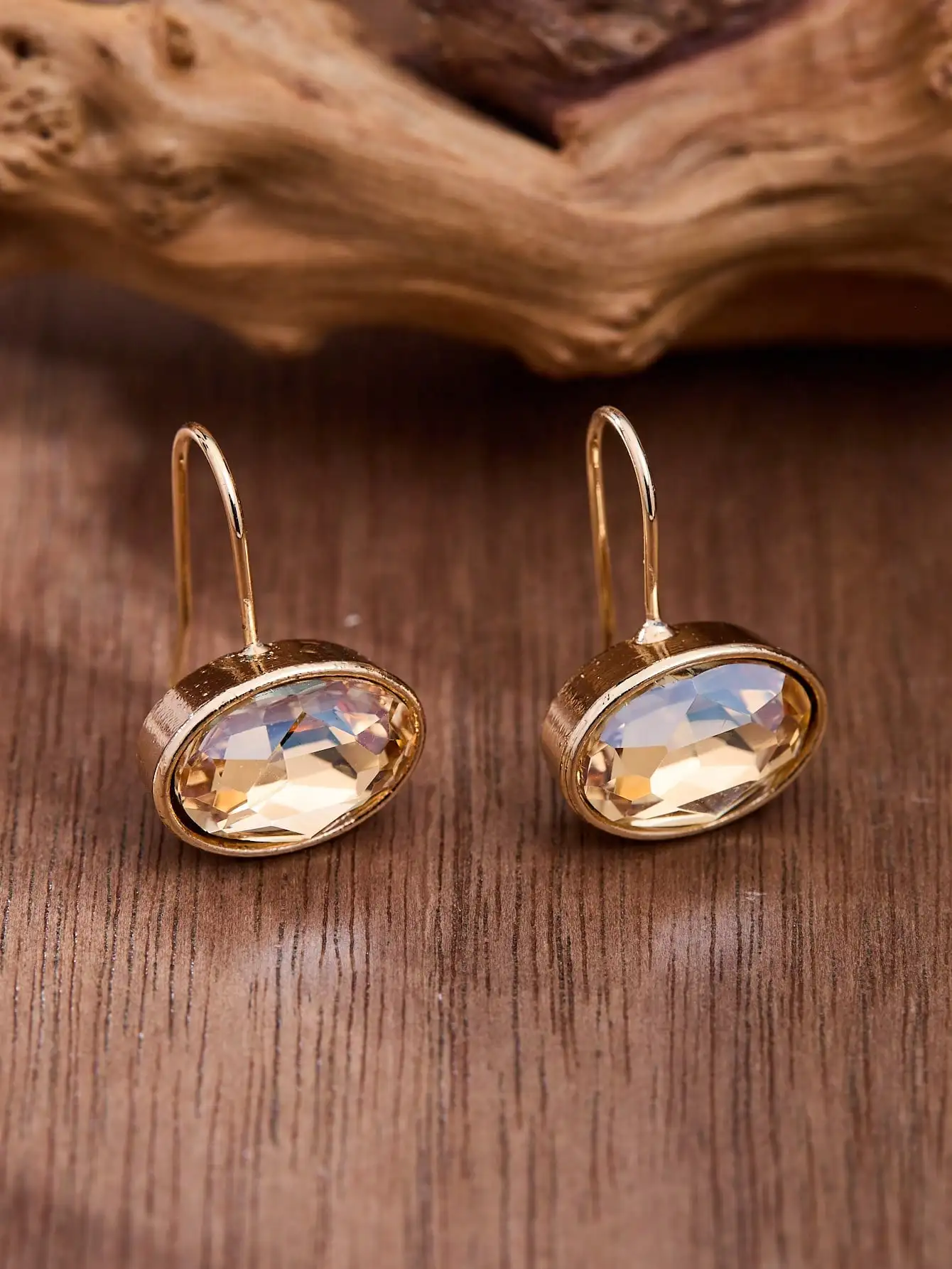 Gold-Tone Oval Faceted Crystal Drop Earrings for Women, Boho Chic Summer Jewelry
Gold-Tone Oval Faceted Crystal Drop Earrings for Women, Boho Chic Summer Jewelry
