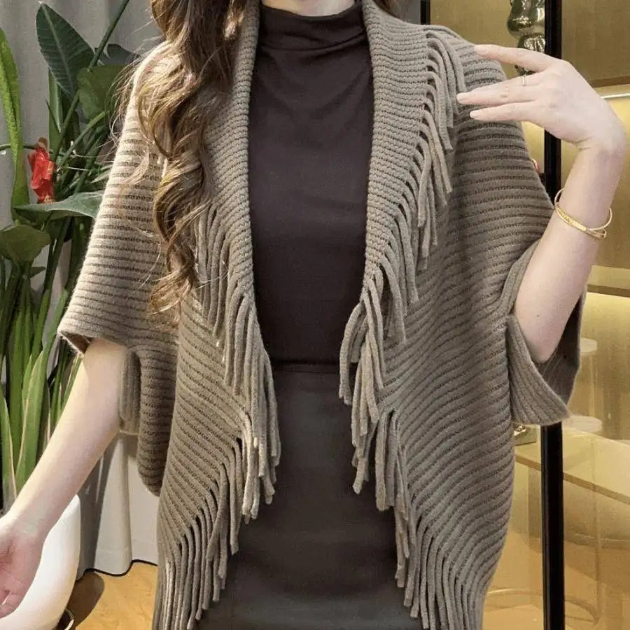 Fashionable Fringed Knitted Shoulder Wrap Women's 2024 Autumn Winter New All-Match Cowl Neck Outerwear Cardigan Top
Fashionable Fringed Knitted Shoulder Wrap Women's 2024 Autumn Winter New All-Match Cowl Neck Outerwear Cardigan Top