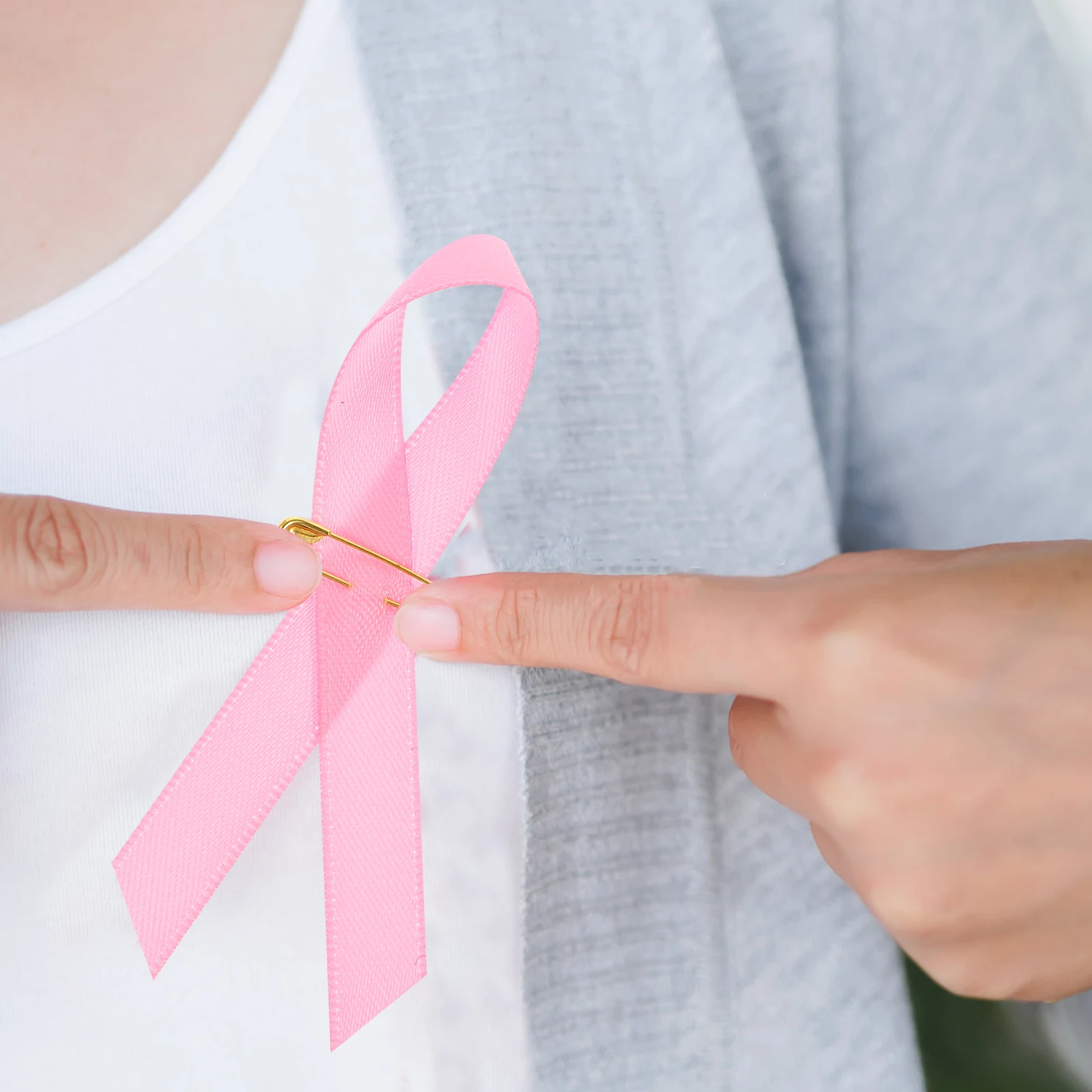 200pcs Wear Logo Charity Ribbons Breast Cancer Awareness Breast Cancer Awareness Decor Polyester Pins Ribbon Accessories
200pcs Wear Logo Charity Ribbons Breast Cancer Awareness Breast Cancer Awareness Decor Polyester Pins Ribbon Accessories