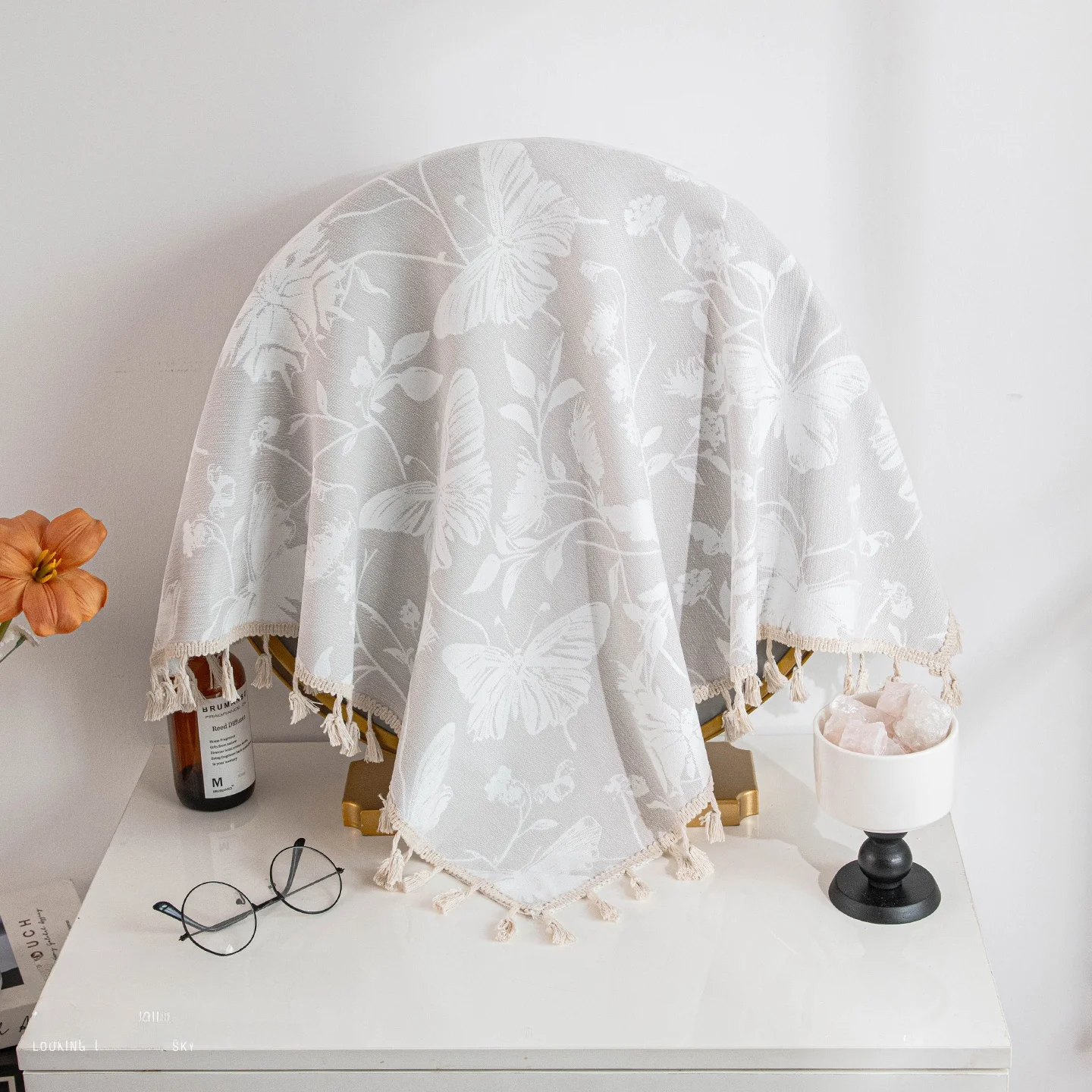 American Style Dustproof Cover Cloth for Makeup Mirror And Vanity round Embroidered Lace Scarf Universal Protective Shield
American Style Dustproof Cover Cloth for Makeup Mirror And Vanity round Embroidered Lace Scarf Universal Protective Shield