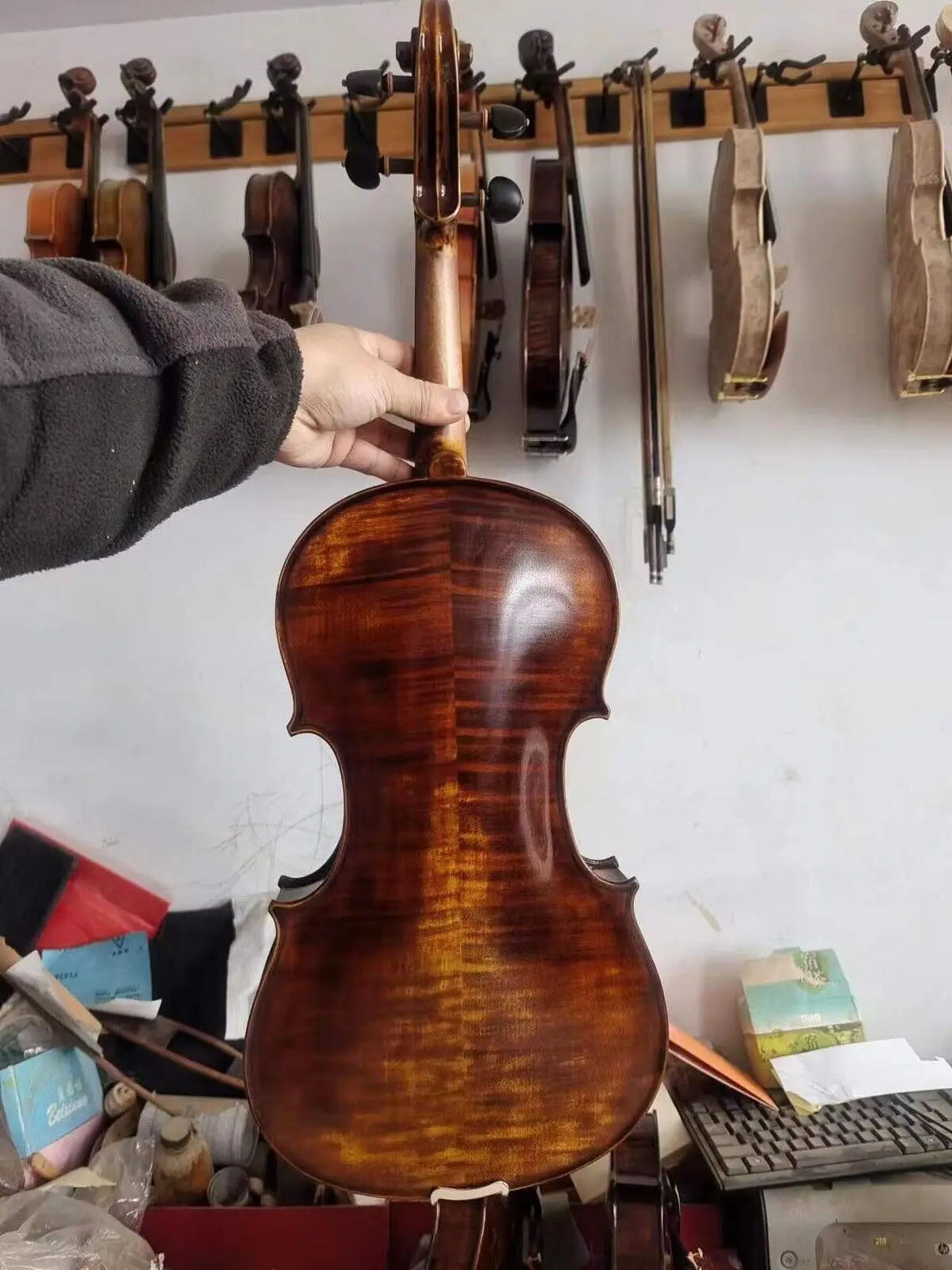 Master Viola 15.5” Solid flamed maple back spruce top hand made nicesound
Master Viola 15.5” Solid flamed maple back spruce top hand made nicesound