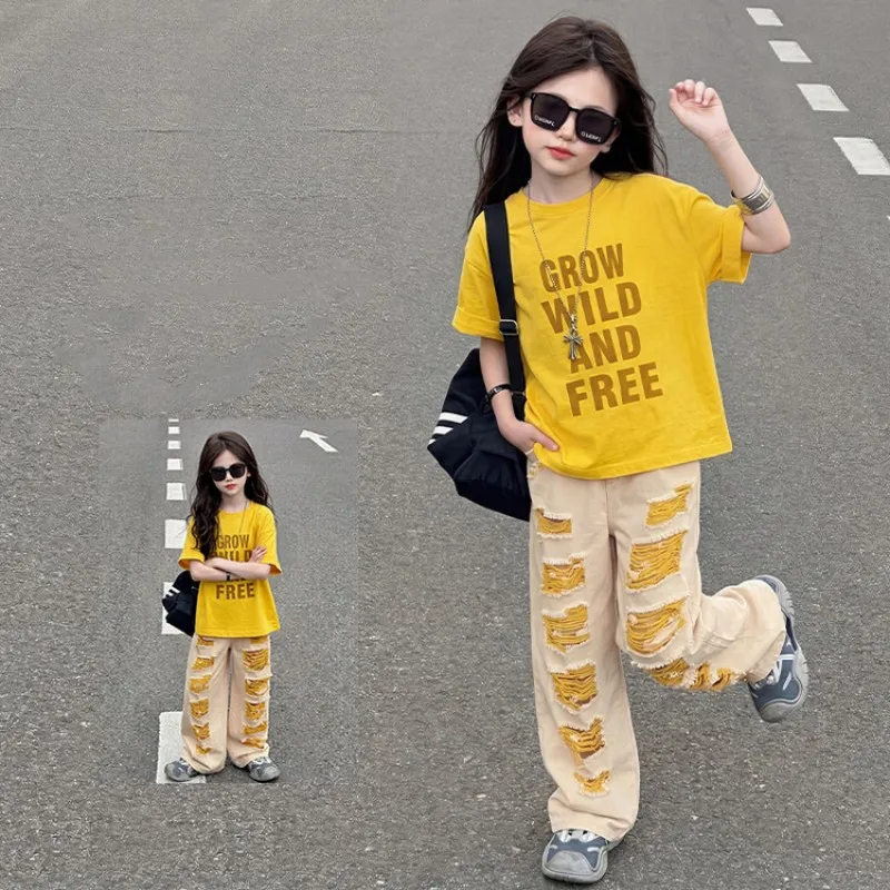 Girls Summer Outfit 2026 New Casual Short Sleeve T-shirt + Distressed Denim Pants Two-Piece Set Children's Clothing
Girls Summer Outfit 2026 New Casual Short Sleeve T-shirt + Distressed Denim Pants Two-Piece Set Children's Clothing