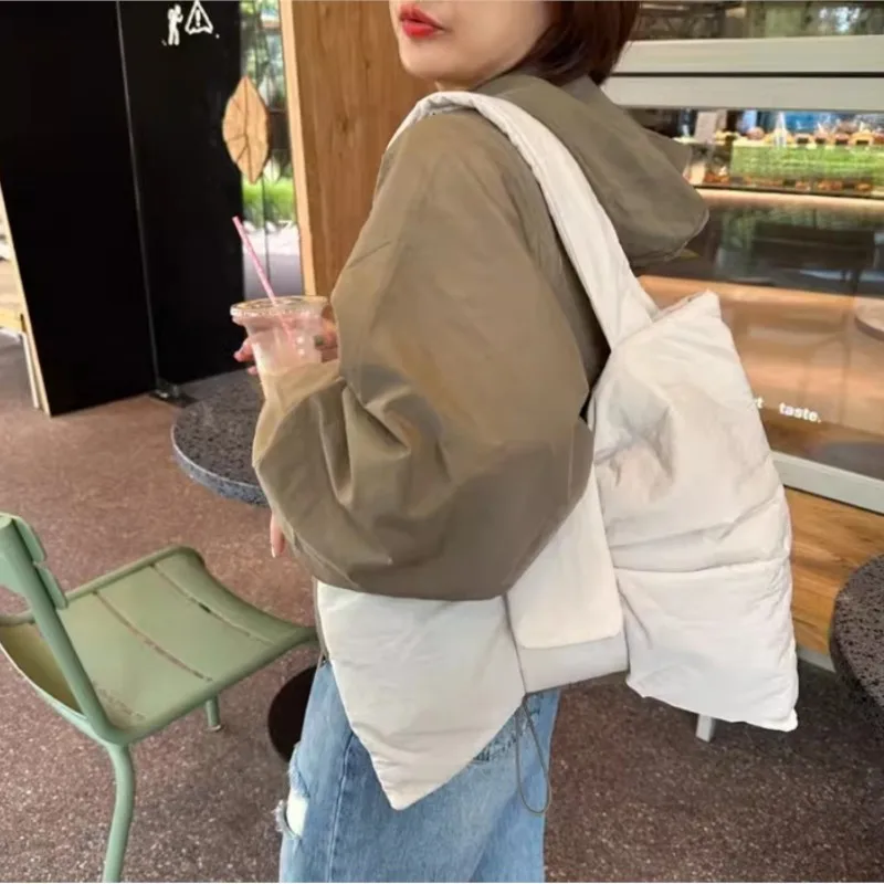 Elegant Bow Design Tote Bag Women Versatile Minimalist Feminine Shoulder Bag Ladies Roomy Spacious Chic Casual Crossbody Bag New
Elegant Bow Design Tote Bag Women Versatile Minimalist Feminine Shoulder Bag Ladies Roomy Spacious Chic Casual Crossbody Bag New