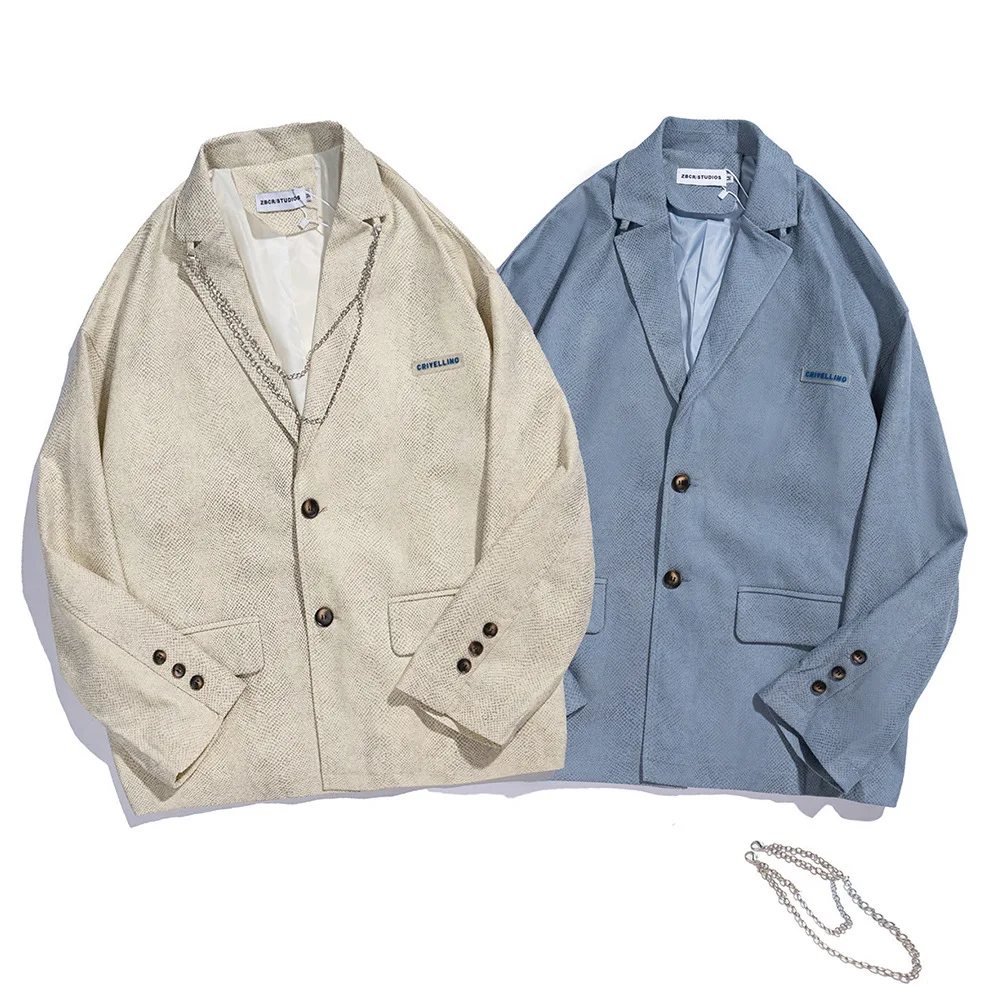 Мужской повседневный пиджак свободного кроя на одной пуговице с металлическим декором в виде цепочки
Мужской повседневный пиджак свободного кроя на одной пуговице с металлическим декором в виде цепочки