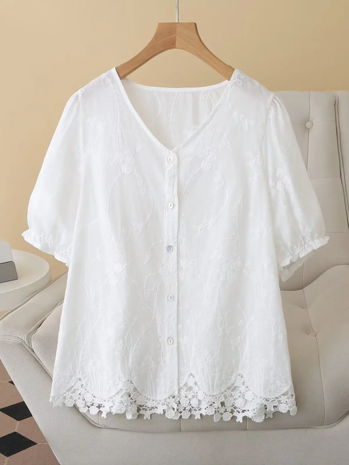 Elegant Short Sleeve Embroidered Lace Shirt V-Neck plus Size Women's Fashion Korean Style Summer Top Slimming Versatile Blouse
Elegant Short Sleeve Embroidered Lace Shirt V-Neck plus Size Women's Fashion Korean Style Summer Top Slimming Versatile Blouse
