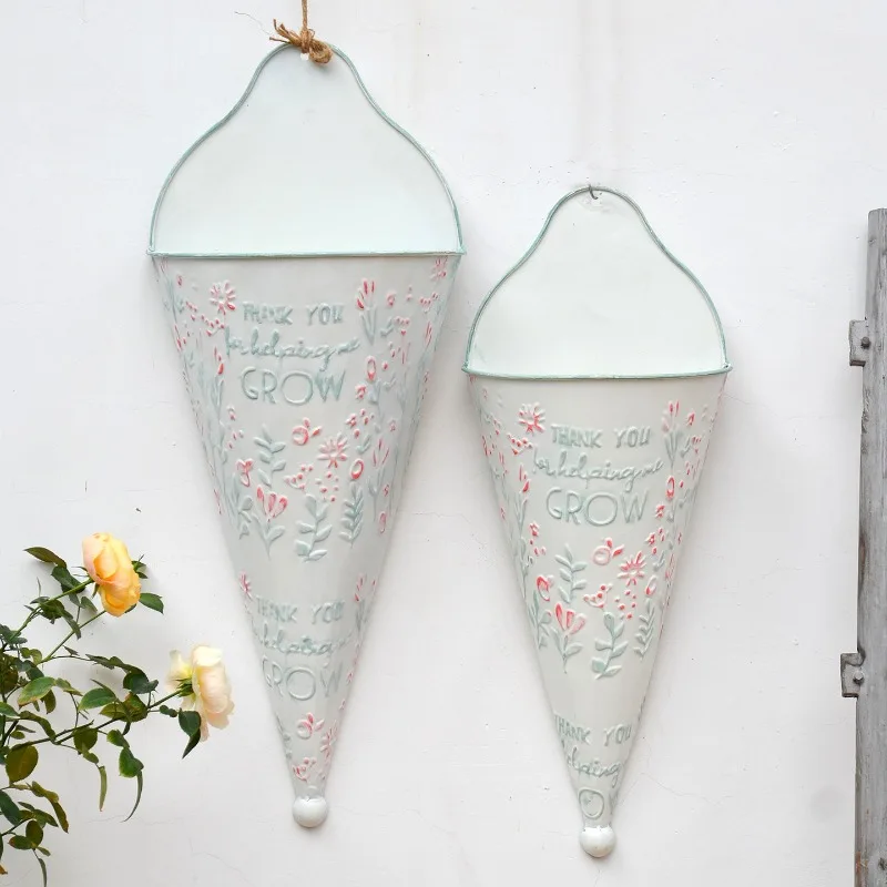European Retro Wrought Iron Wall-mounted Semi-round Villa Garden Courtyard Balcony Decorative Supplies Flowers Pot Planters Pots
European Retro Wrought Iron Wall-mounted Semi-round Villa Garden Courtyard Balcony Decorative Supplies Flowers Pot Planters Pots