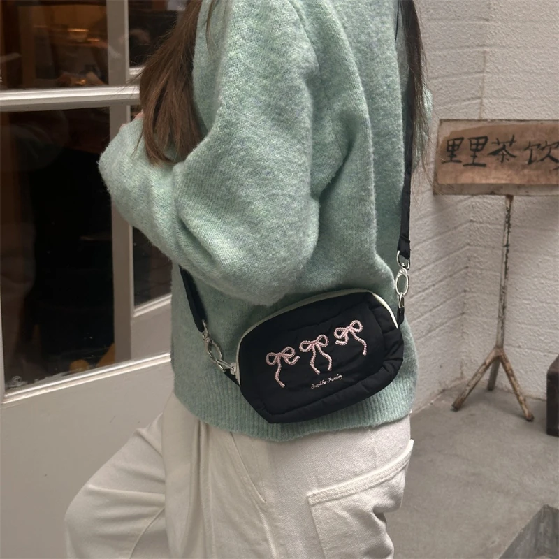 Embroidery Bowknot Fabric Women's Shoulder Bags Korean Small Fresh Female Crossbody Bag Casual Versatile Ladies Storage Bag
Embroidery Bowknot Fabric Women's Shoulder Bags Korean Small Fresh Female Crossbody Bag Casual Versatile Ladies Storage Bag