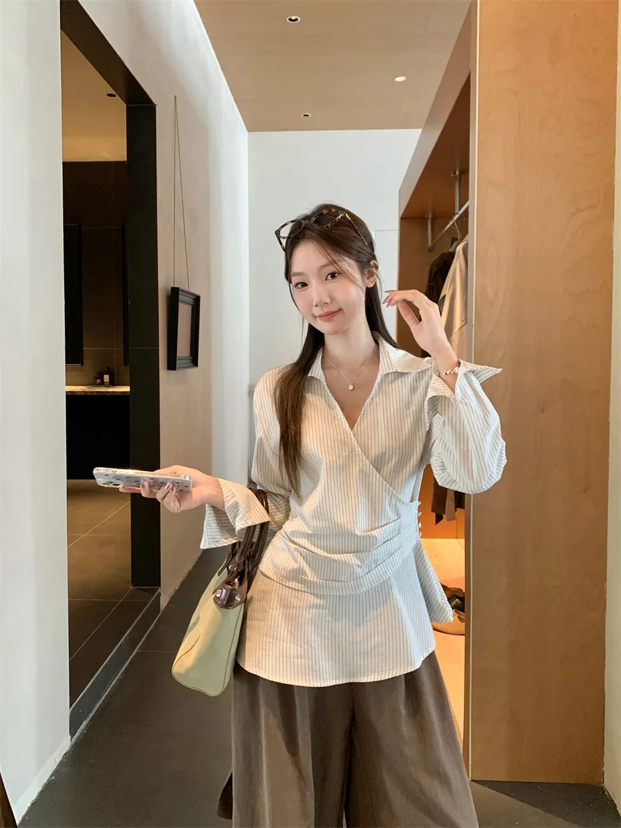 Рубашка в полоску с плиссированным воротником в стиле ретро, приталенная, с длинными рукавами, шикарная женская модная рубашка для ранней весны, корейская версия
Рубашка в полоску с плиссированным воротником в стиле ретро, приталенная, с длинными рукавами, шикарная женская модная рубашка для ранней весны, корейская версия