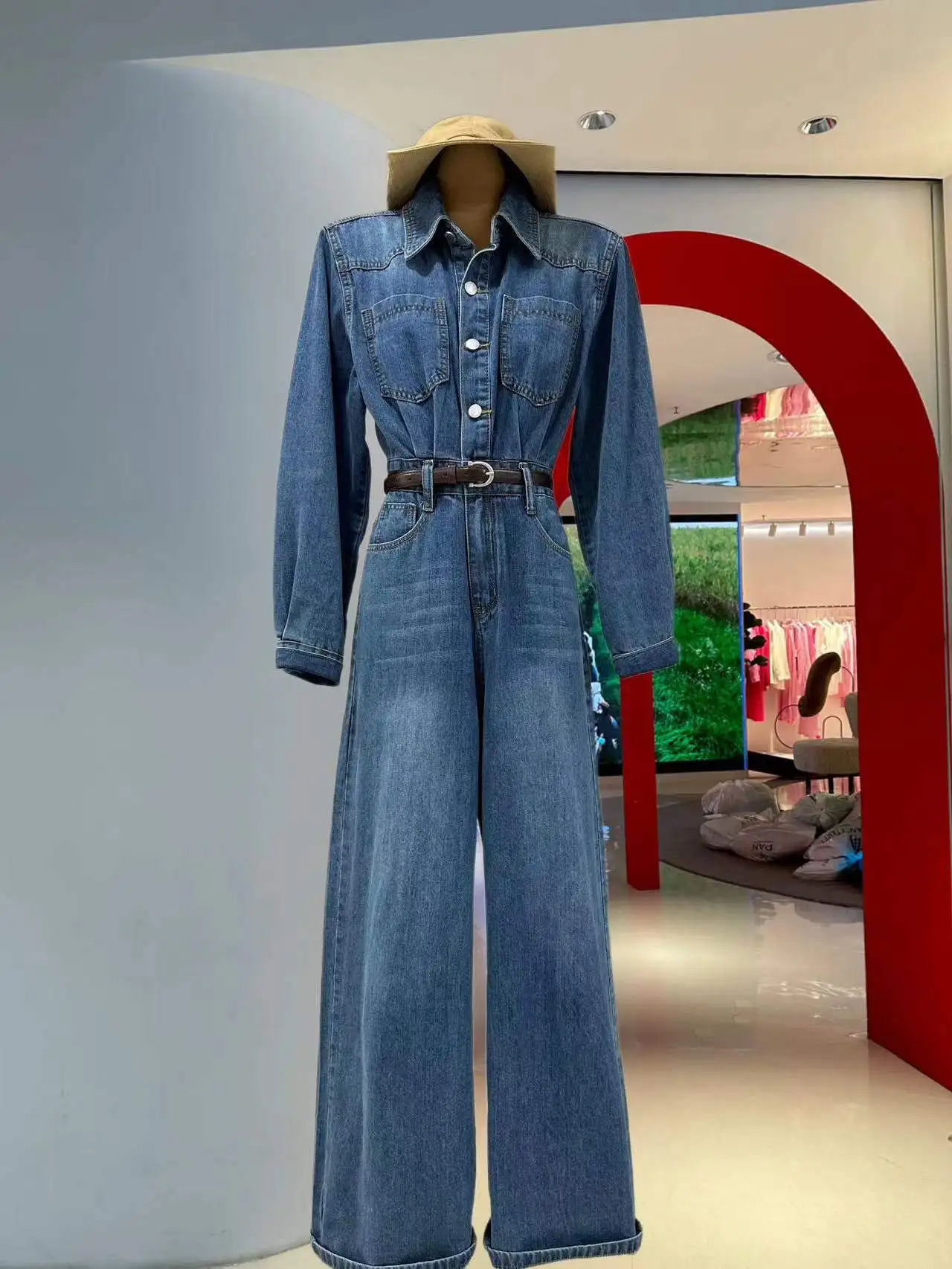 Женский джинсовый комбинезон Misserie 2024: Новинка, винтажный стиль, длинные рукава, завышенная талия, зауженные штанины, широкие штанины, модный тренд
Женский джинсовый комбинезон Misserie 2024: Новинка, винтажный стиль, длинные рукава, завышенная талия, зауженные штанины, широкие штанины, модный тренд