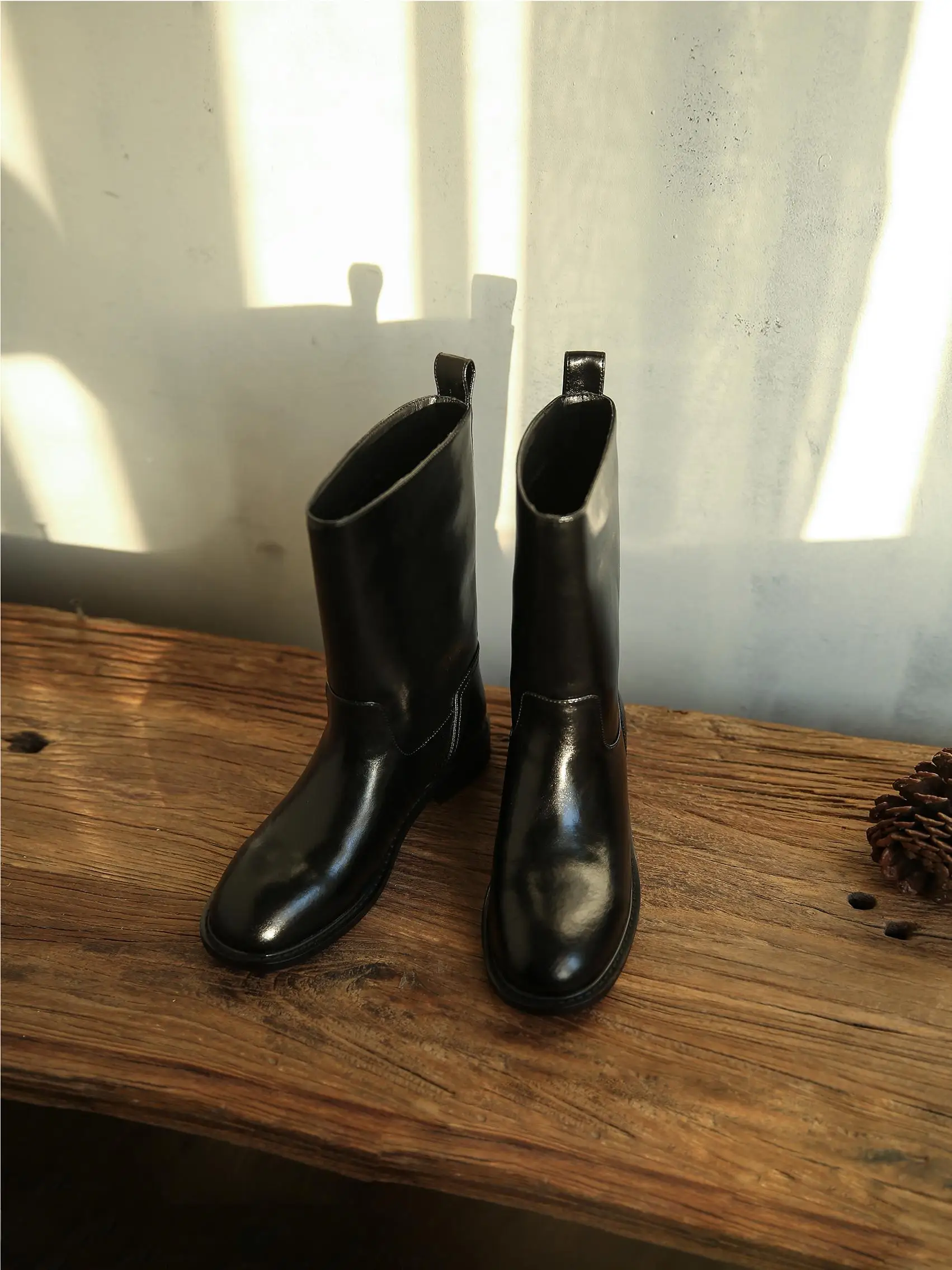 Retro Leather Flat Bottom Wide Tube Knight Boots Easy to Wear Korean Style Mid-Calf Boot for Young Women All Seasons Use
Retro Leather Flat Bottom Wide Tube Knight Boots Easy to Wear Korean Style Mid-Calf Boot for Young Women All Seasons Use