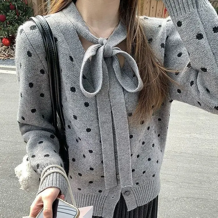 2025 New Women's Knit Cardigan Grey V Neck Tie Waist Dot Print Chic Fall Winter Soft Casual Top
2025 New Women's Knit Cardigan Grey V Neck Tie Waist Dot Print Chic Fall Winter Soft Casual Top