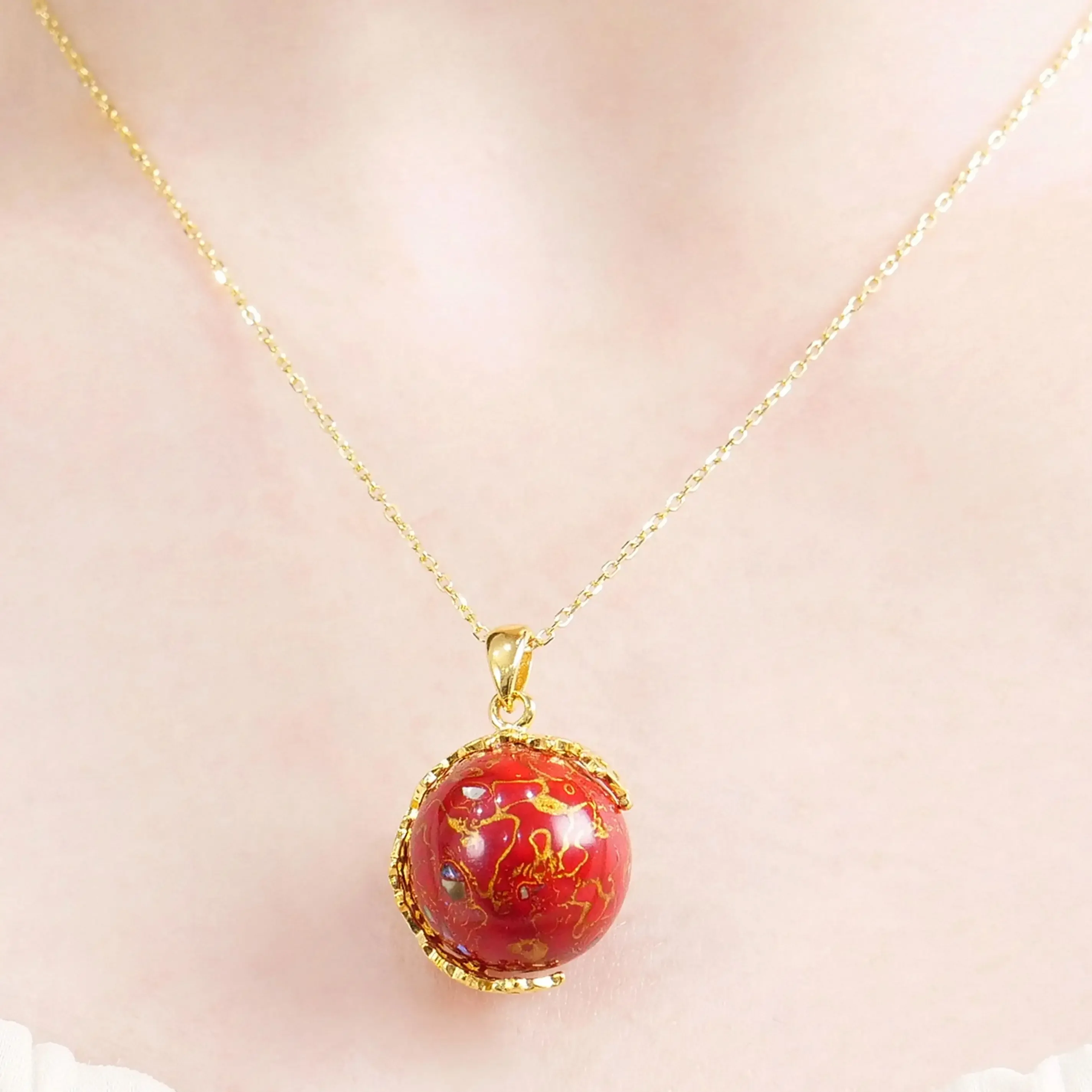 Vermilion paint beads light luxury with high quality copper bronzing, lacquer art, women's pendant necklace
Vermilion paint beads light luxury with high quality copper bronzing, lacquer art, women's pendant necklace