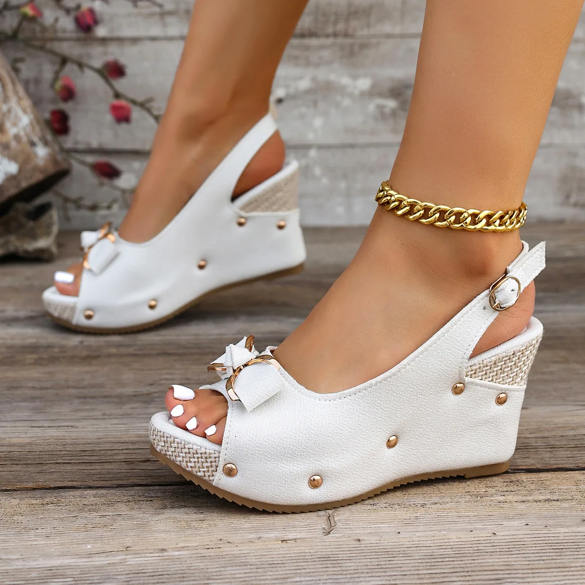 Women's Summer Large Slope Heel Sandals Fish Mouth Thick Bottom Roman Style 2026 Fashionable Casual Footwear
Women's Summer Large Slope Heel Sandals Fish Mouth Thick Bottom Roman Style 2026 Fashionable Casual Footwear