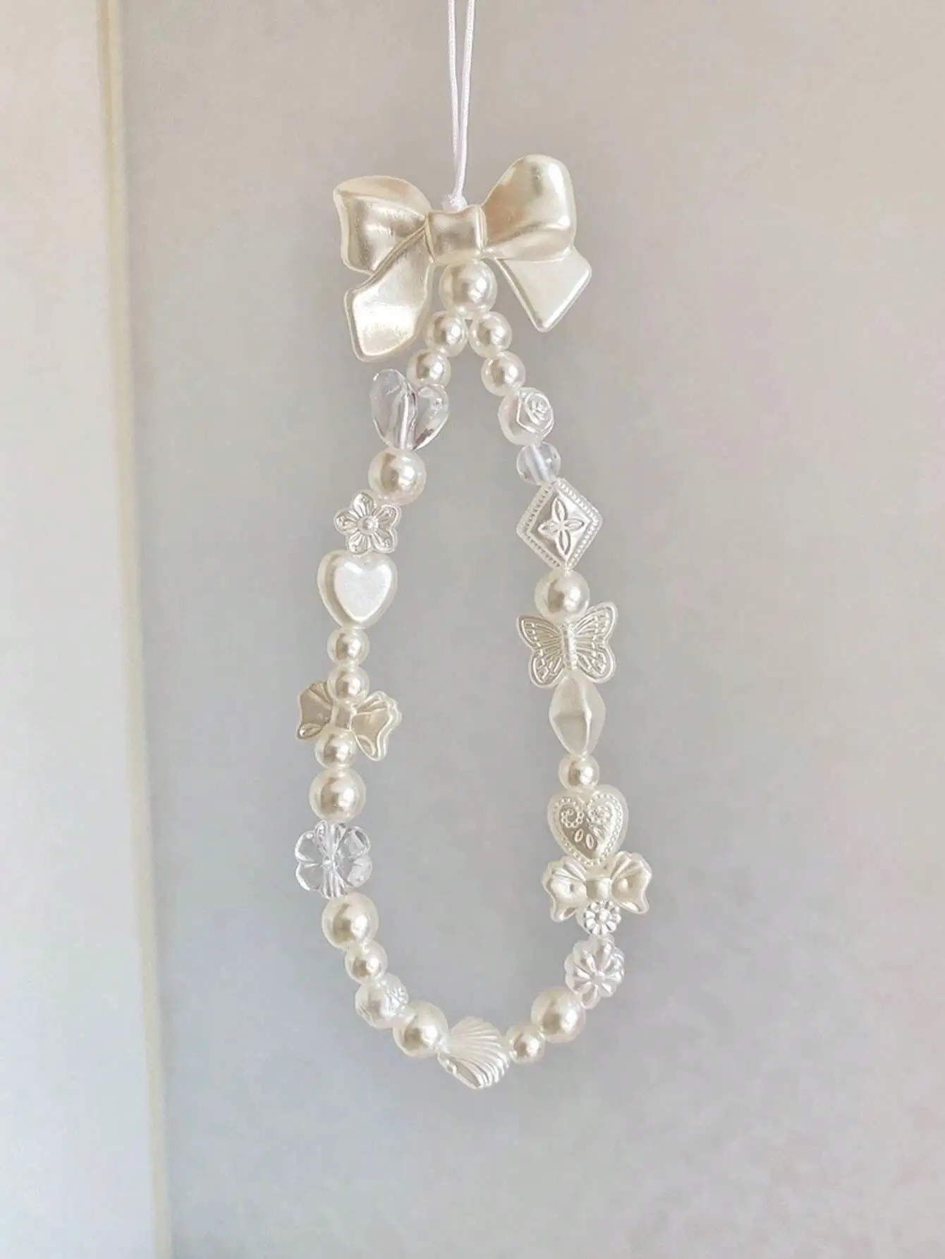 Simple White Bowknot Mobile Phone Case Lanyard Pendant, Short And Convenient, Suitable For All Mobile Phones, Cameras, With Chain And Rope, Handheld, Wrist Strap, Anti-Lost, Shockproof, For Women Gifts For Mother, Family, Friends, Birthday, Holiday Phone
Simple White Bowknot Mobile Phone Case Lanyard Pendant, Short And Convenient, Suitable For All Mobile Phones, Cameras, With Chain And Rope, Handheld, Wrist Strap, Anti-Lost, Shockproof, For Women Gifts For Mother, Family, Friends, Birthday, Holiday Phone