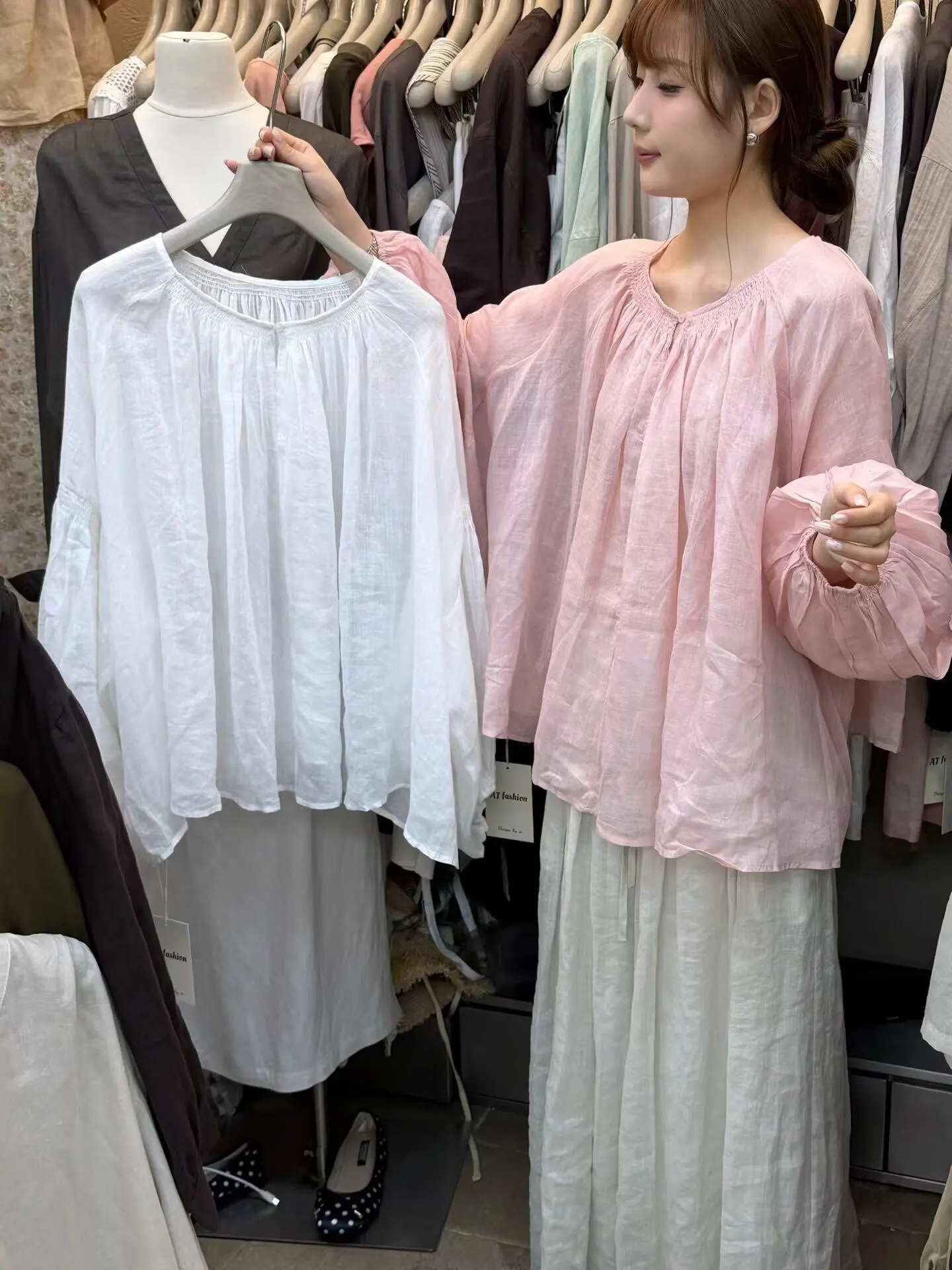 at Fashion Loose Fit Linen Shirt Women's Summer New Style Bubble Sleeve Doll Shirt Slimming Sun Protection Casual Style
at Fashion Loose Fit Linen Shirt Women's Summer New Style Bubble Sleeve Doll Shirt Slimming Sun Protection Casual Style