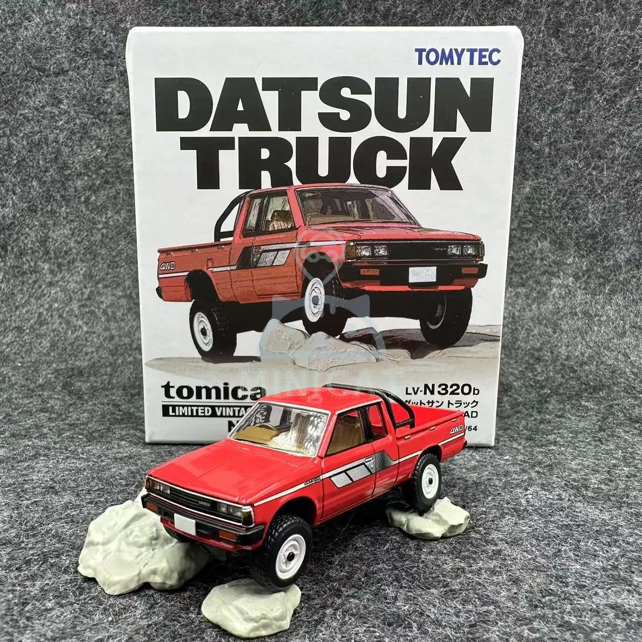 TOMYTEC 1/64 TLV LV-N320b Datsun 4WD красный сплав модель тележки коллекция украшения
TOMYTEC 1/64 TLV LV-N320b Datsun 4WD красный сплав модель тележки коллекция украшения