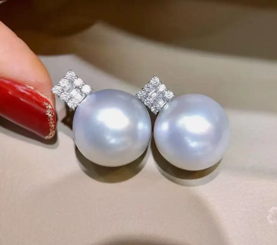 gorgeous pair of 9-10mn south sea round white pearl dangle earring 925s
gorgeous pair of 9-10mn south sea round white pearl dangle earring 925s