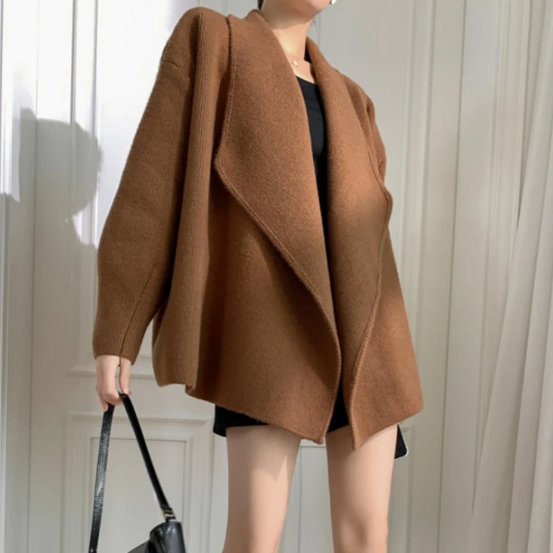 Super Thick Oversize Sweater Coat Women Turn Down Collar Autumn Winter England Style Raglan Sleeve Knitted Sweater Cardigan
Super Thick Oversize Sweater Coat Women Turn Down Collar Autumn Winter England Style Raglan Sleeve Knitted Sweater Cardigan