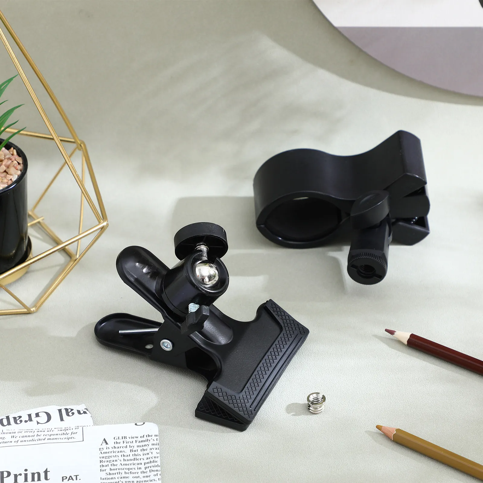 2Pcs 360 Degree Rotating Hair Dryer Holder Stand Hands Free Adjustable Blow Dryer Clamp on Desk for Salon Home Use
2Pcs 360 Degree Rotating Hair Dryer Holder Stand Hands Free Adjustable Blow Dryer Clamp on Desk for Salon Home Use