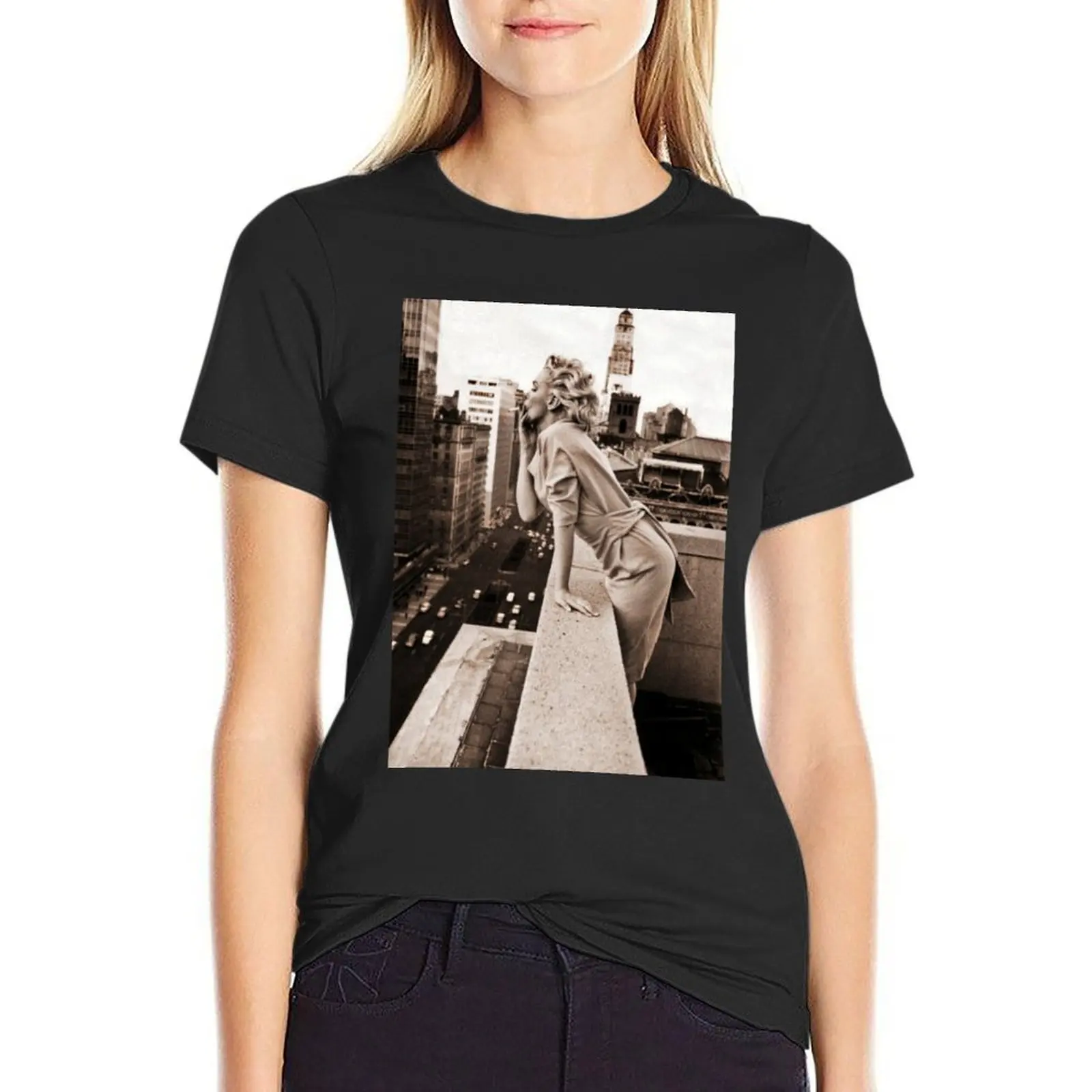 Marilyn Takes Manhattan Series MM Iconic Sepia Photo T-shirt Short sleeve tee kawaii clothes western t-shirt dress for Women
Marilyn Takes Manhattan Series MM Iconic Sepia Photo T-shirt Short sleeve tee kawaii clothes western t-shirt dress for Women