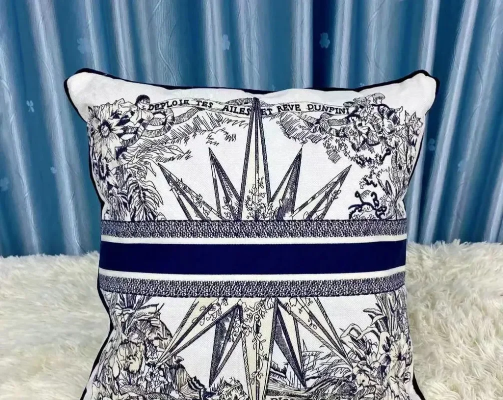 Подушка с вышивкой, 50x50 см 
Подушка с вышивкой, 50x50 см