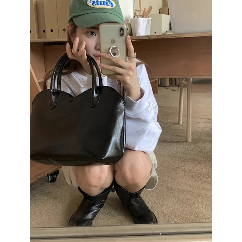 Korean Popular 2000s Vintage Large Capacity Handbag New Simple Fashion Trend Multi-Function Shoulder Pack Personality Glossy Bag
Korean Popular 2000s Vintage Large Capacity Handbag New Simple Fashion Trend Multi-Function Shoulder Pack Personality Glossy Bag