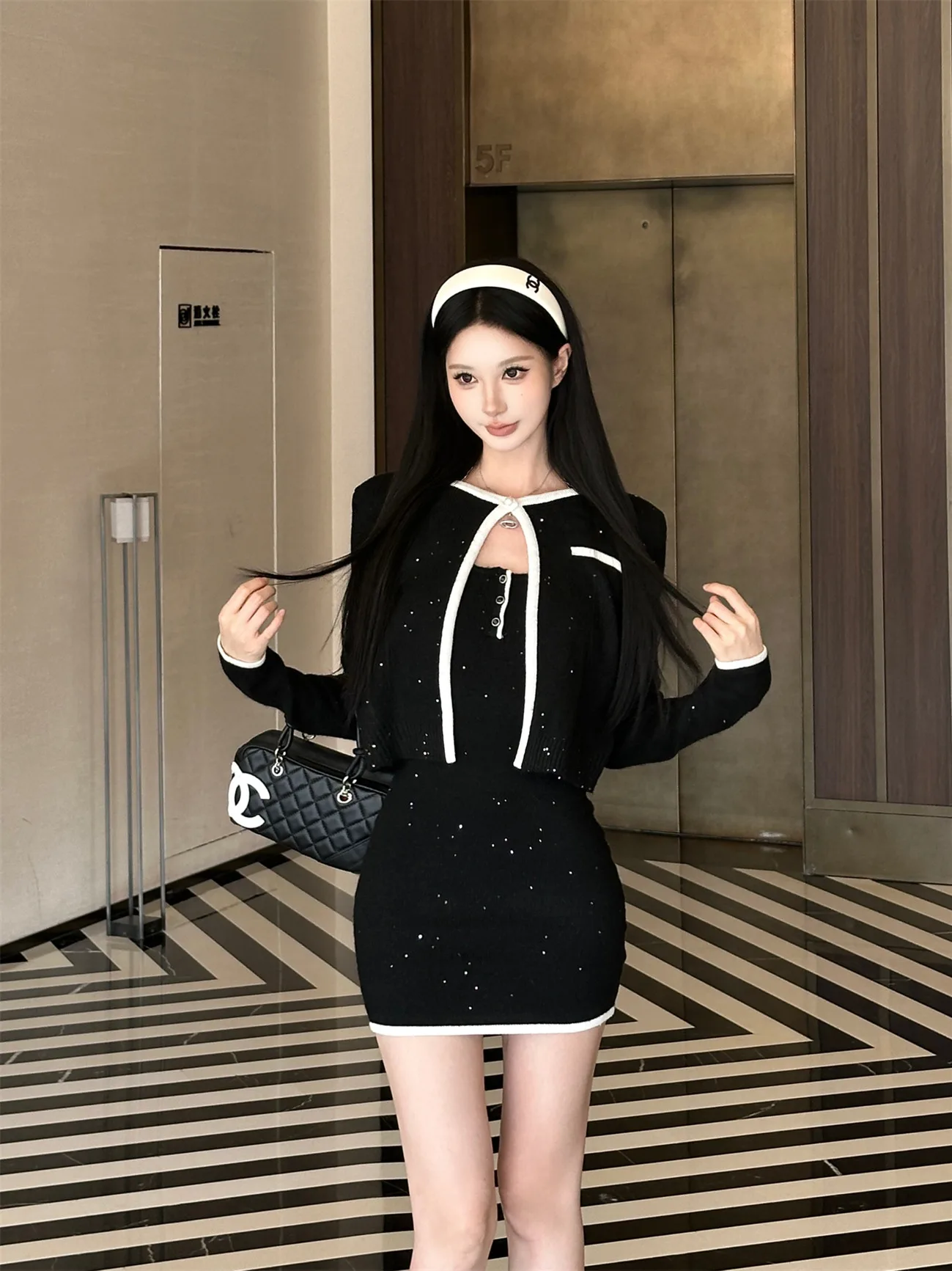 Galaxy Sparkle Chain Necklace Dress Color Block Open Cardigan Set Honey Peach Auntie's Elegant Fashionable Hanfu Ensemble
Galaxy Sparkle Chain Necklace Dress Color Block Open Cardigan Set Honey Peach Auntie's Elegant Fashionable Hanfu Ensemble