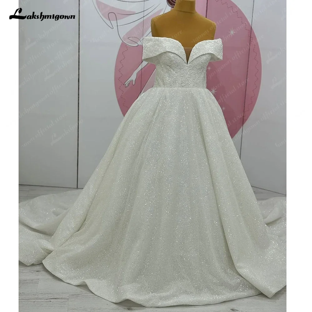 Lakshmigown Sparkly Glitter Ball Gown Wedding Dress Plus Size Customized Off Shoulder V Neck Beading Pearl Bride Dresses
Lakshmigown Sparkly Glitter Ball Gown Wedding Dress Plus Size Customized Off Shoulder V Neck Beading Pearl Bride Dresses