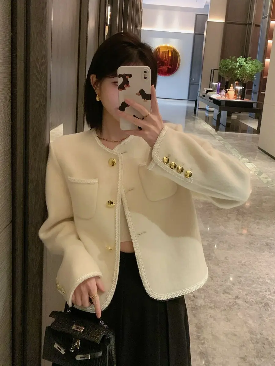 Двустороннее пальто Camere ort, женское шерстяное пальто Small Fraance Sle, элитное шерстяное пальто, роскошный весенний дизайн прямого кроя
Двустороннее пальто Camere ort, женское шерстяное пальто Small Fraance Sle, элитное шерстяное пальто, роскошный весенний дизайн прямого кроя