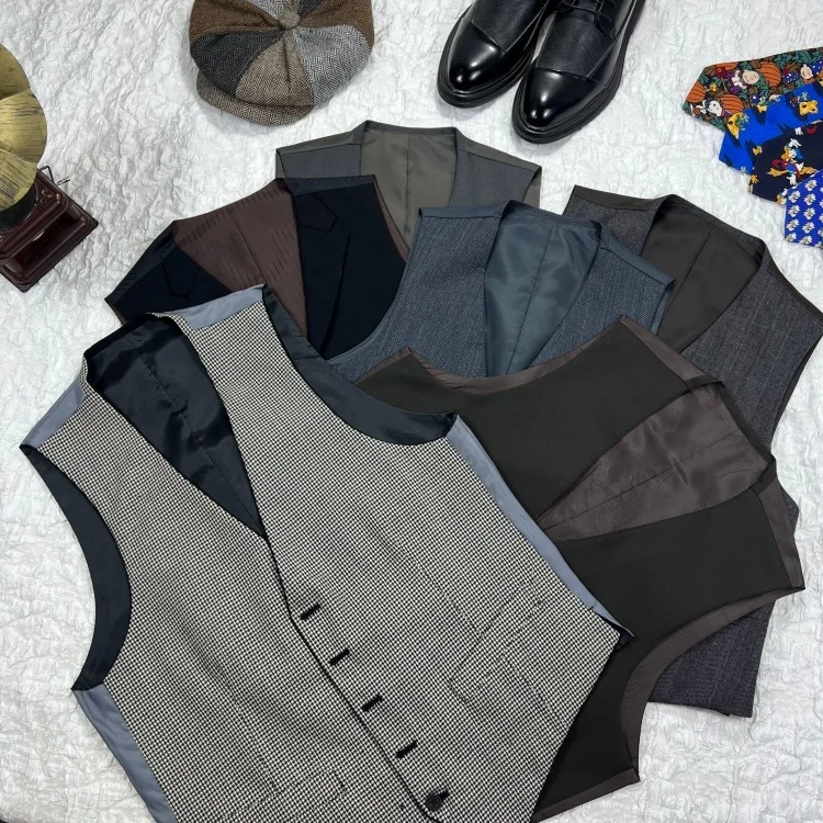 Винтажный мужской шерстяной жилет в стиле ретро, облегающий крой, повседневный, в британском стиле, универсальный, профессиональная рабочая одежда, модный городской жилет с V-образным вырезом
Винтажный мужской шерстяной жилет в стиле ретро, облегающий крой, повседневный, в британском стиле, универсальный, профессиональная рабочая одежда, модный городской жилет с V-образным вырезом