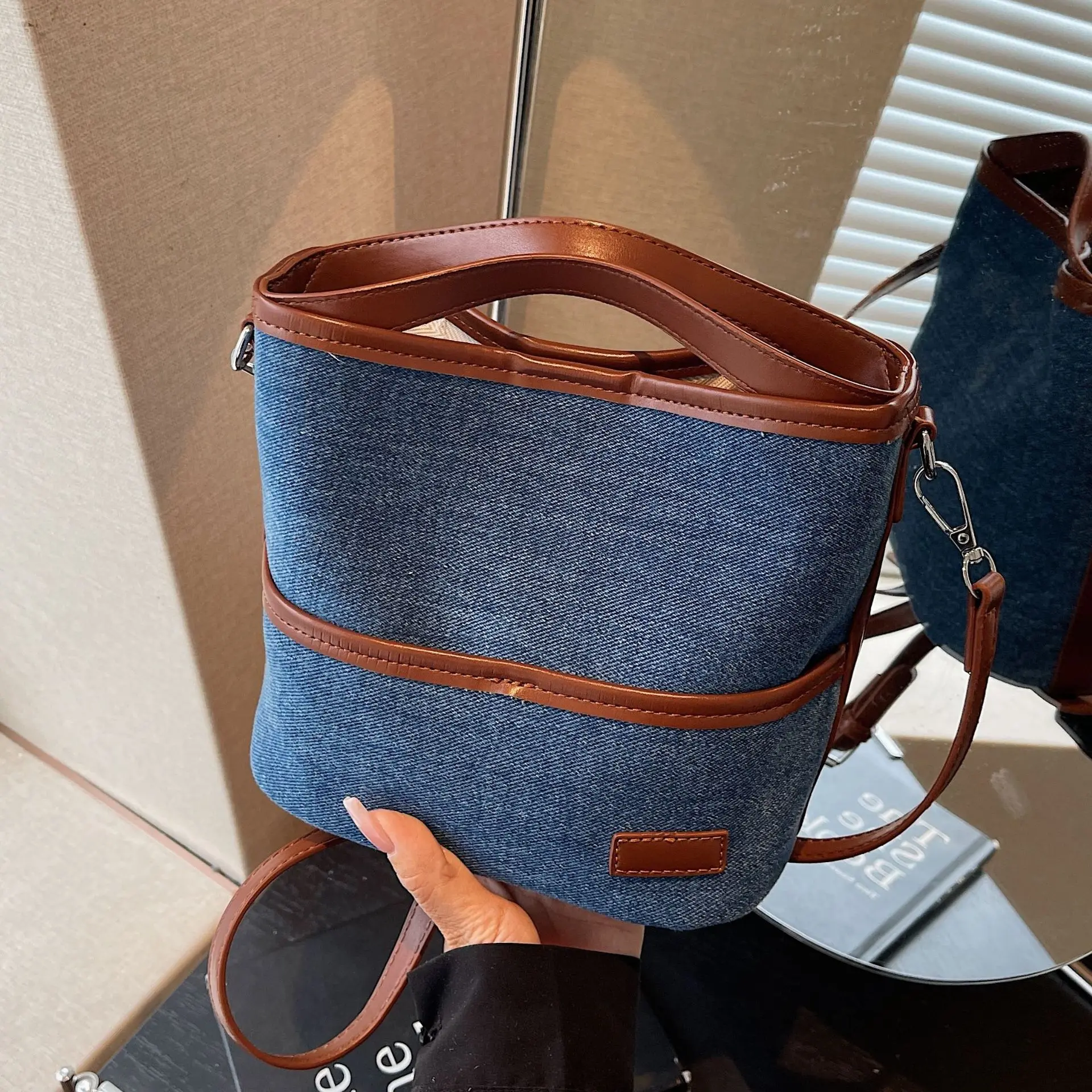 2025 New Color-Block Canvas Tote for Women, Multi-Way Shoulder Crossbody Bag, Chic Top Handle Hobo Purse, Versatile & Stylish
2025 New Color-Block Canvas Tote for Women, Multi-Way Shoulder Crossbody Bag, Chic Top Handle Hobo Purse, Versatile & Stylish
