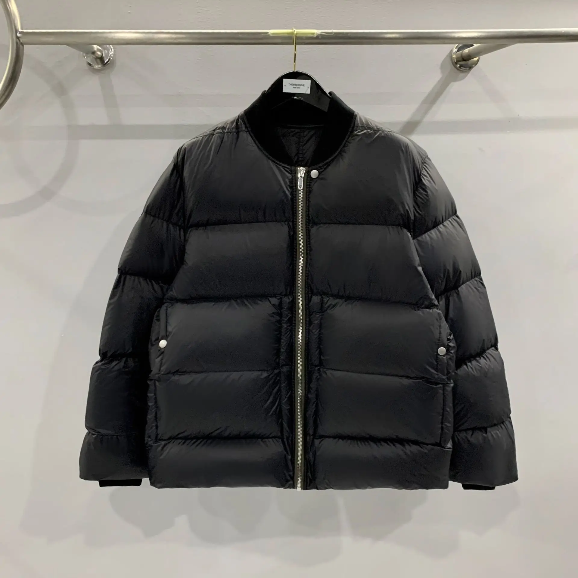 Мужской зимний пуховик Highstreet, зимняя куртка для мужчин, модные мужские куртки, мужское пальто, мужская повседневная куртка, Мужская одежда
Мужской зимний пуховик Highstreet, зимняя куртка для мужчин, модные мужские куртки, мужское пальто, мужская повседневная куртка, Мужская одежда