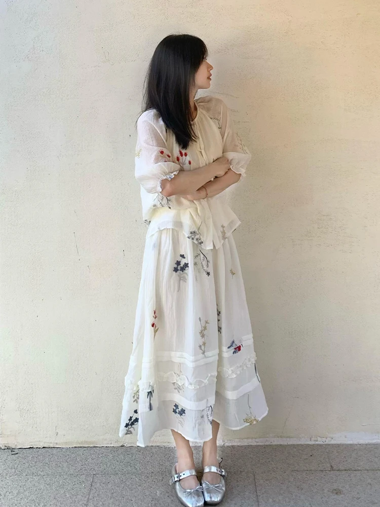 Summer New plus Size Women's Fashion Set White Embroidered Shirt And Floral Half Skirt Comfortable Loose Fit round Neck Short...
Summer New plus Size Women's Fashion Set White Embroidered Shirt And Floral Half Skirt Comfortable Loose Fit round Neck Short...