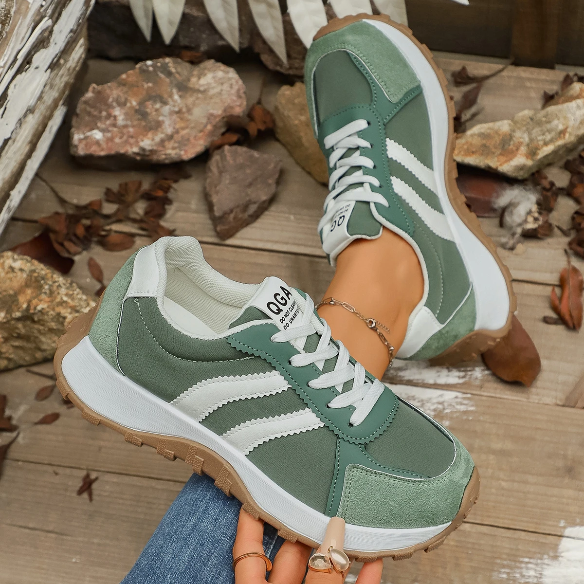 Женские кроссовки 2025, новые роскошные удобные мягкие женские кроссовки без шнуровки на плоской подошве, дышащая легкая уличная обувь для женщин
Женские кроссовки 2025, новые роскошные удобные мягкие женские кроссовки без шнуровки на плоской подошве, дышащая легкая уличная обувь для женщин