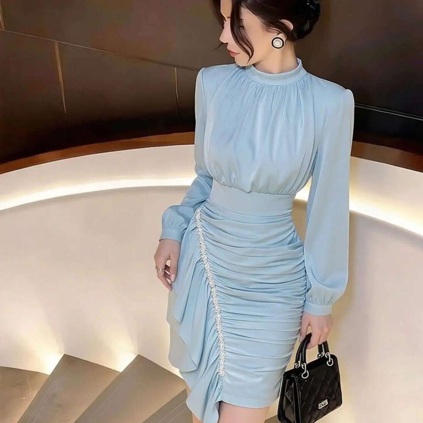 2026 Spring French-style elegant socialite heiress outfit light luxury, niche, and non-clashing blue long-sleeve dress
2026 Spring French-style elegant socialite heiress outfit light luxury, niche, and non-clashing blue long-sleeve dress