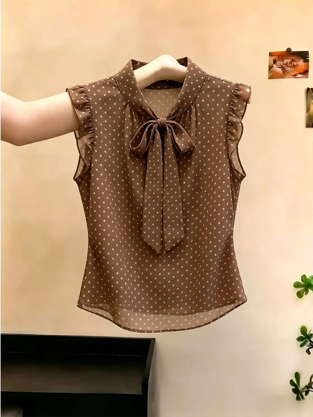 Elegant Polka Dot Bow Tie Shirt Women's Summer New Style Slimming Versatile Top Trendy French Style Loose Fit Polyester
Elegant Polka Dot Bow Tie Shirt Women's Summer New Style Slimming Versatile Top Trendy French Style Loose Fit Polyester