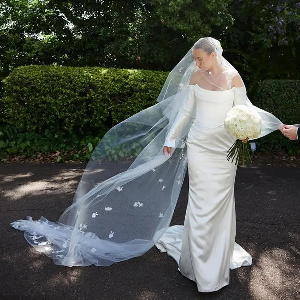 Customized Modern Satin Mermaid White Wedding Dress Long Sleeves Bridal Off Shoulder Elegant Strapless Backless With Sweep Train
Customized Modern Satin Mermaid White Wedding Dress Long Sleeves Bridal Off Shoulder Elegant Strapless Backless With Sweep Train