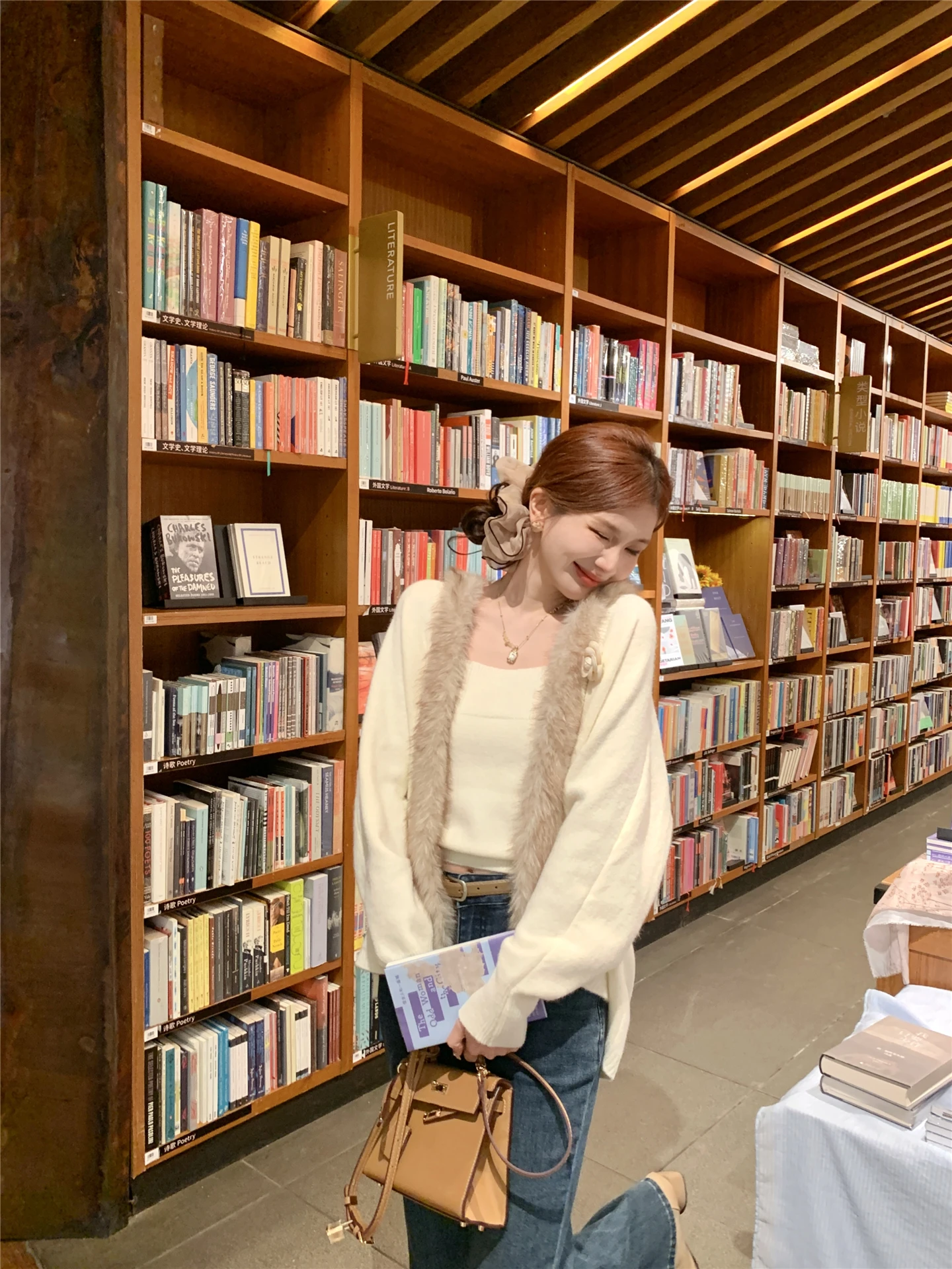 Luxury Cheese Women's Tee-Piece Set Vest Sweater Small Fraance Sle Coat High Waist Spring Faion Outerwear
Luxury Cheese Women's Tee-Piece Set Vest Sweater Small Fraance Sle Coat High Waist Spring Faion Outerwear