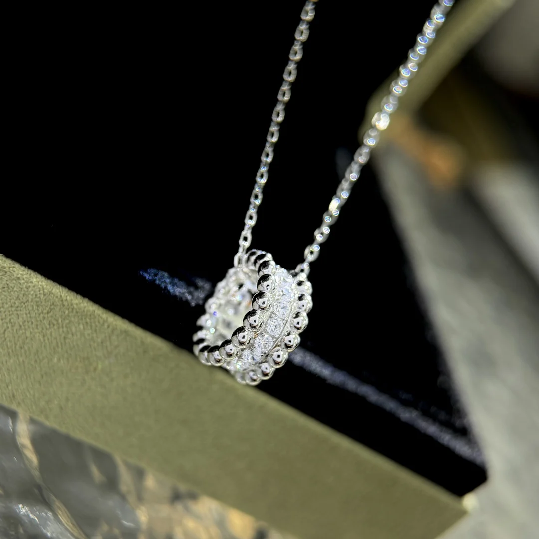 100% 925 Sterling Silver Bead Side Pendant Necklace For Women Pave Single Row Zirconia Penadnts Hot Brand Fine Jewelry Accessory 
100% 925 Sterling Silver Bead Side Pendant Necklace For Women Pave Single Row Zirconia Penadnts Hot Brand Fine Jewelry Accessory