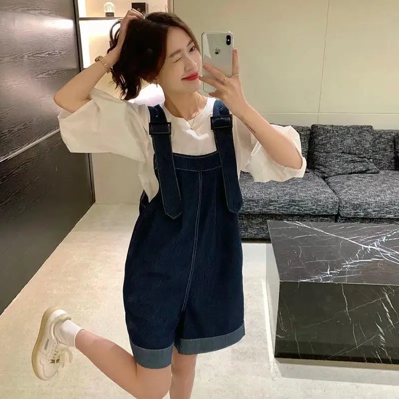 Женские джинсовые комбинезоны в корейском стиле, свободные брюки с широкими штанинами, прямые шорты-бермуды в гонконгском стиле, модные, из хлопка, с высокой талией
Женские джинсовые комбинезоны в корейском стиле, свободные брюки с широкими штанинами, прямые шорты-бермуды в гонконгском стиле, модные, из хлопка, с высокой талией