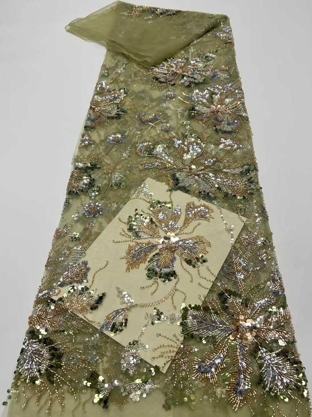 Роскошная французская тюлевая кружевная ткань 2025 года с блестками, вышитая бисером, африканская нигерийская кружевная ткань для шитья свадебного платья
Роскошная французская тюлевая кружевная ткань 2025 года с блестками, вышитая бисером, африканская нигерийская кружевная ткань для шитья свадебного платья