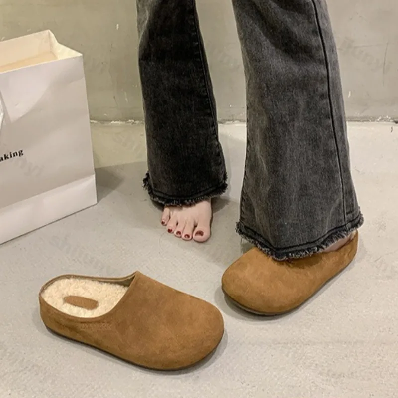 Winter Women's Fashion Slippers 2025 New High-quality Suede Leather Casual Shoes Outdoor Round Toe Clogs Retro Plush Slippers
Winter Women's Fashion Slippers 2025 New High-quality Suede Leather Casual Shoes Outdoor Round Toe Clogs Retro Plush Slippers