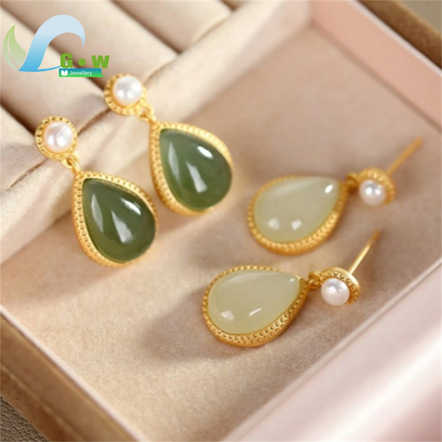 Последний дизайн, стерлинговое серебро S925, золотой тон, гэтянь, нефрит, форма капли воды, минималистичные простые элегантные висячие серьги для женщин
Последний дизайн, стерлинговое серебро S925, золотой тон, гэтянь, нефрит, форма капли воды, минималистичные простые элегантные висячие серьги для женщин