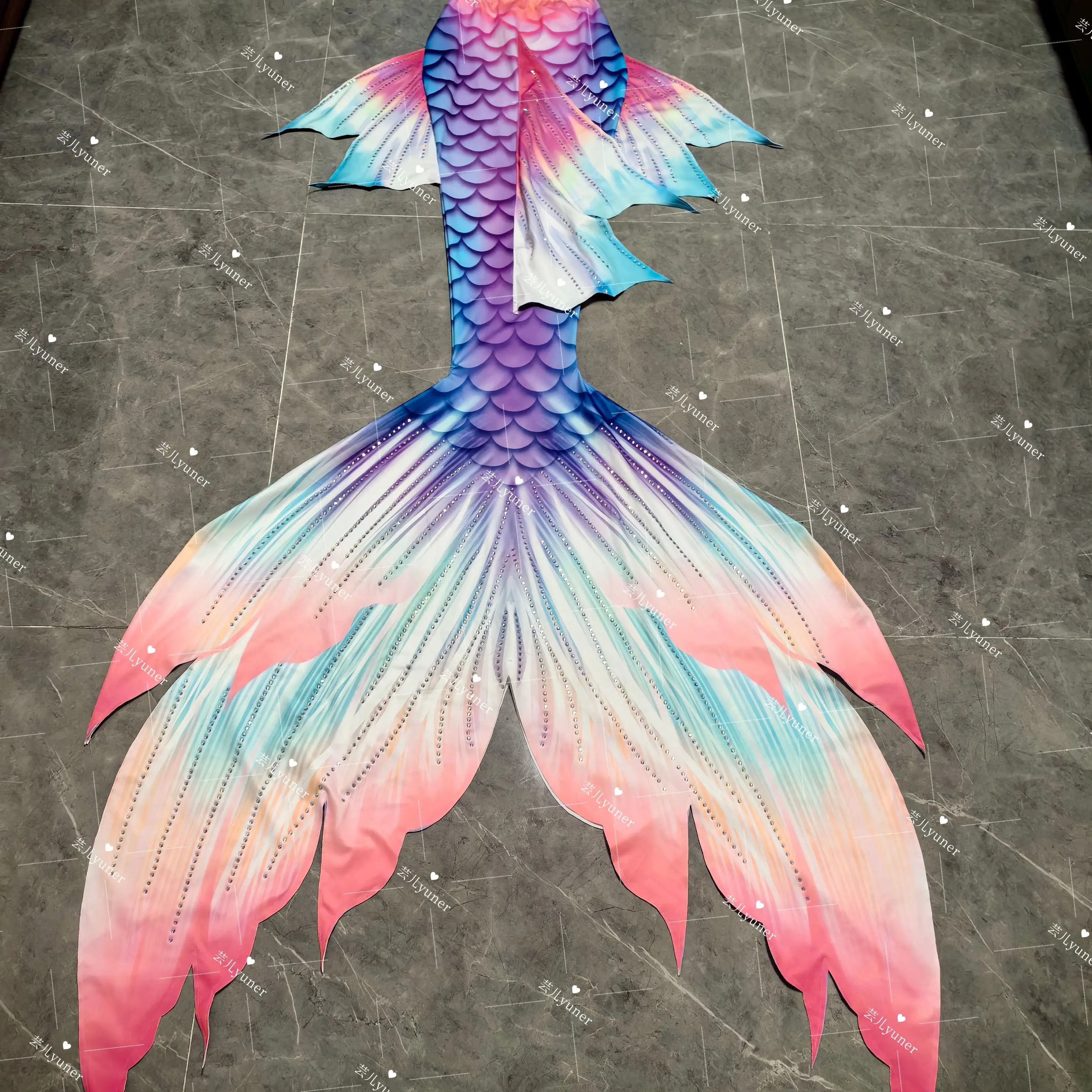 MRYUNER Sailor Mermaid Big Tail Swimsuit Oceanarium Diving Shooting Sexy Fish Skin Performance Adult Mermaid Costume
MRYUNER Sailor Mermaid Big Tail Swimsuit Oceanarium Diving Shooting Sexy Fish Skin Performance Adult Mermaid Costume